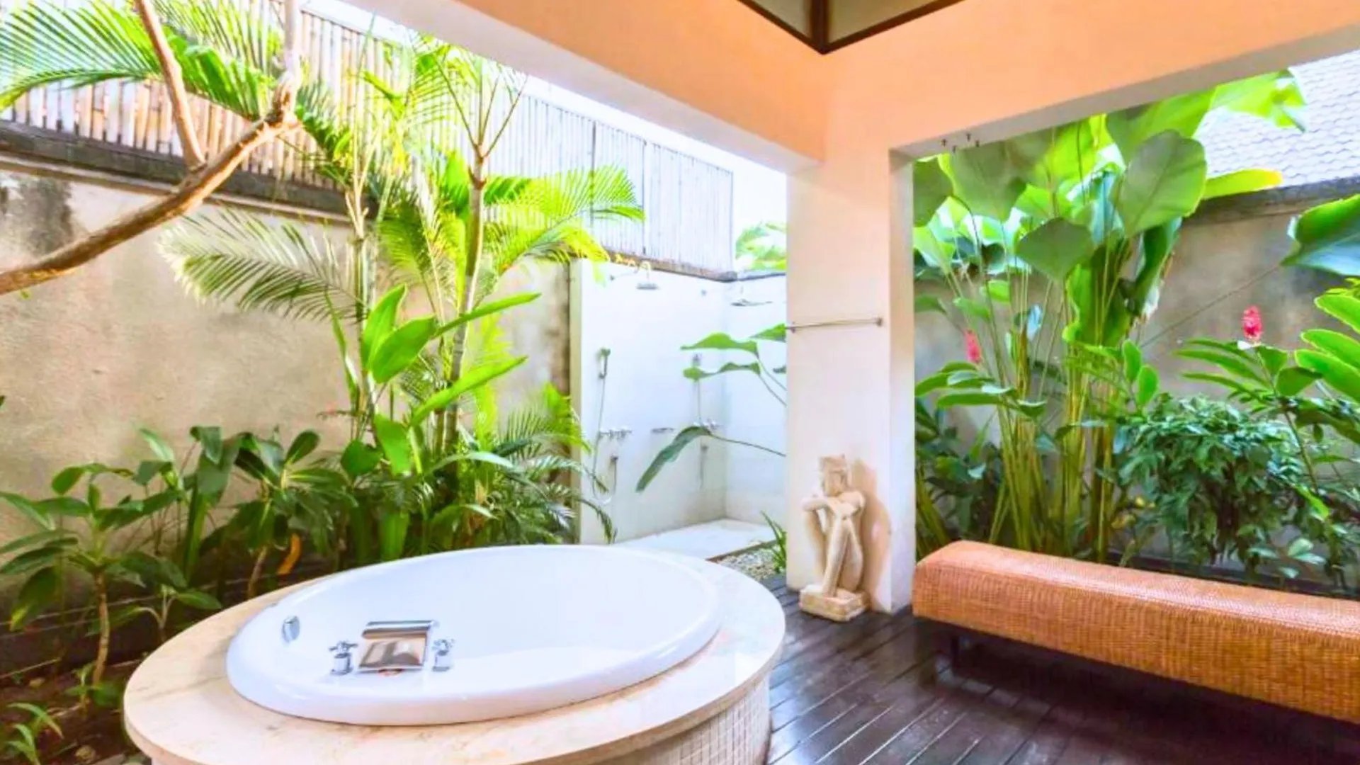 Neada 4 Bedroom Grand Pool Villa Ju68 Seminyak